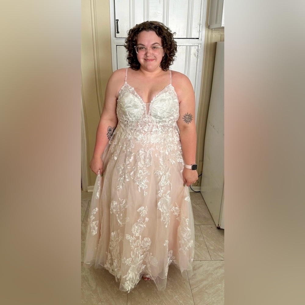 JJ’s House size 20W wedding gown